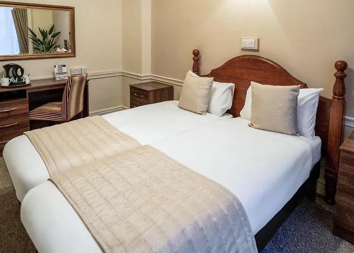 Adelphi Hotel