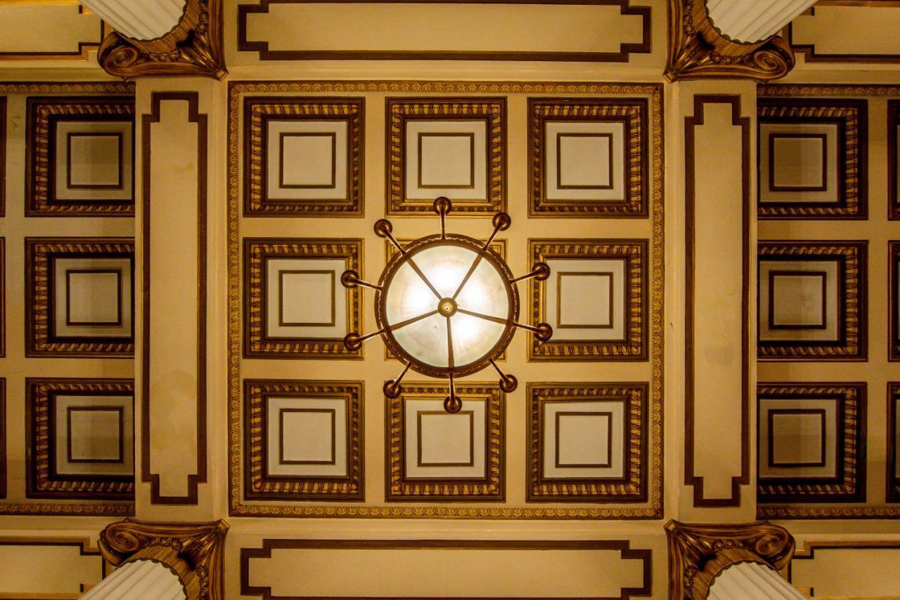 Adelphi Hotel